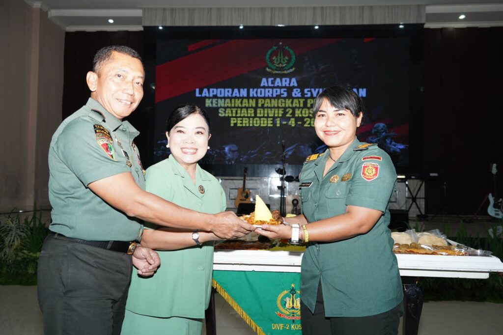 Pangdivif Kostrad Pimpin Acara Tradisi Kenaikan Pangkat Perwira